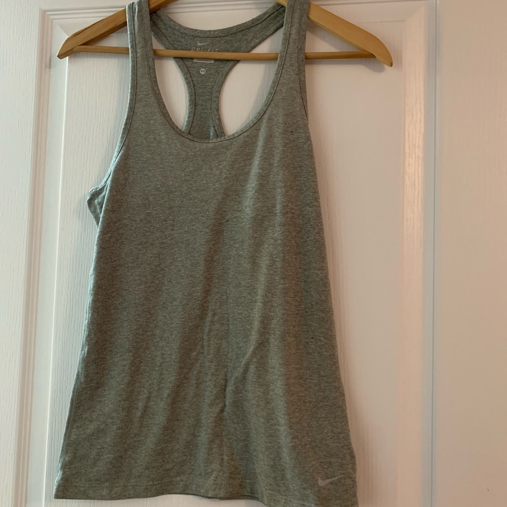 Nike Women's Gray Tank Top XS
Chest measurements 14 inches